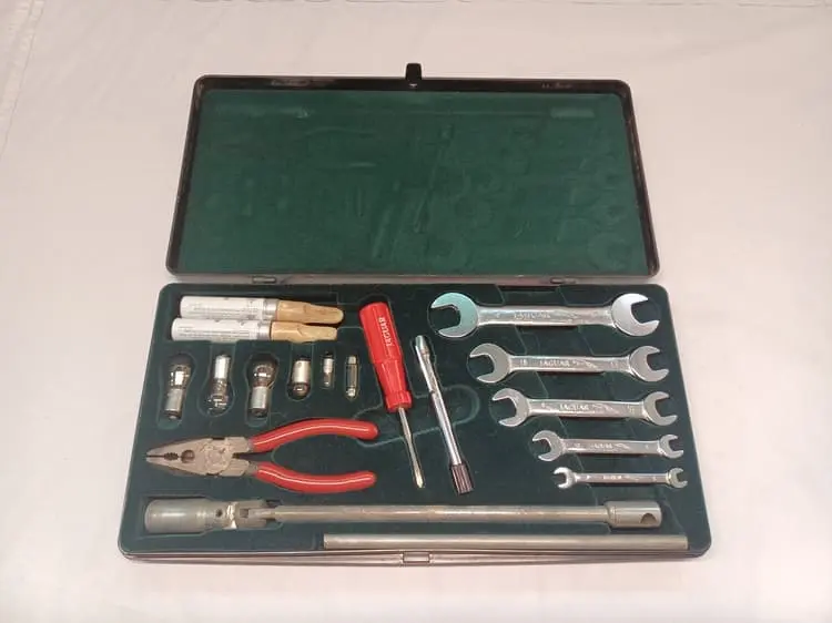 Jaguar XJS, XJ6, XJ40 Sovereign & Daimler Toolbox Complete JLM1857 or JLM11122