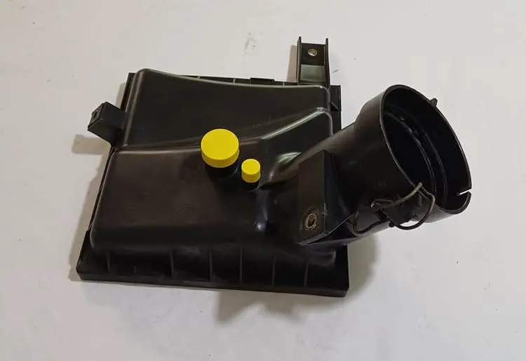 1989 XJ40 Sovereign 3. Air Cleaner Assembly With Filter EAC6100 image 3
