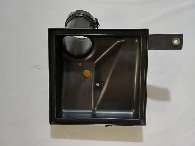 1989 XJ40 Sovereign 3. Air Cleaner Assembly With Filter EAC6100 image 2