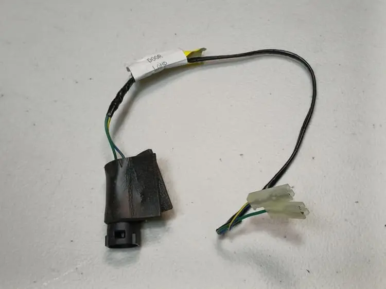 1990 XJ40 Sovereign 4.0 Door Courtesy Light Link Universal DBC3219