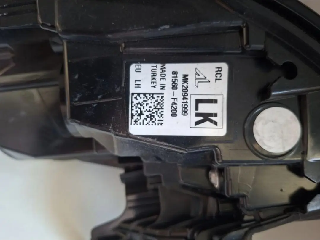 Toyota C-HR 2024 Driver Headlight image 3